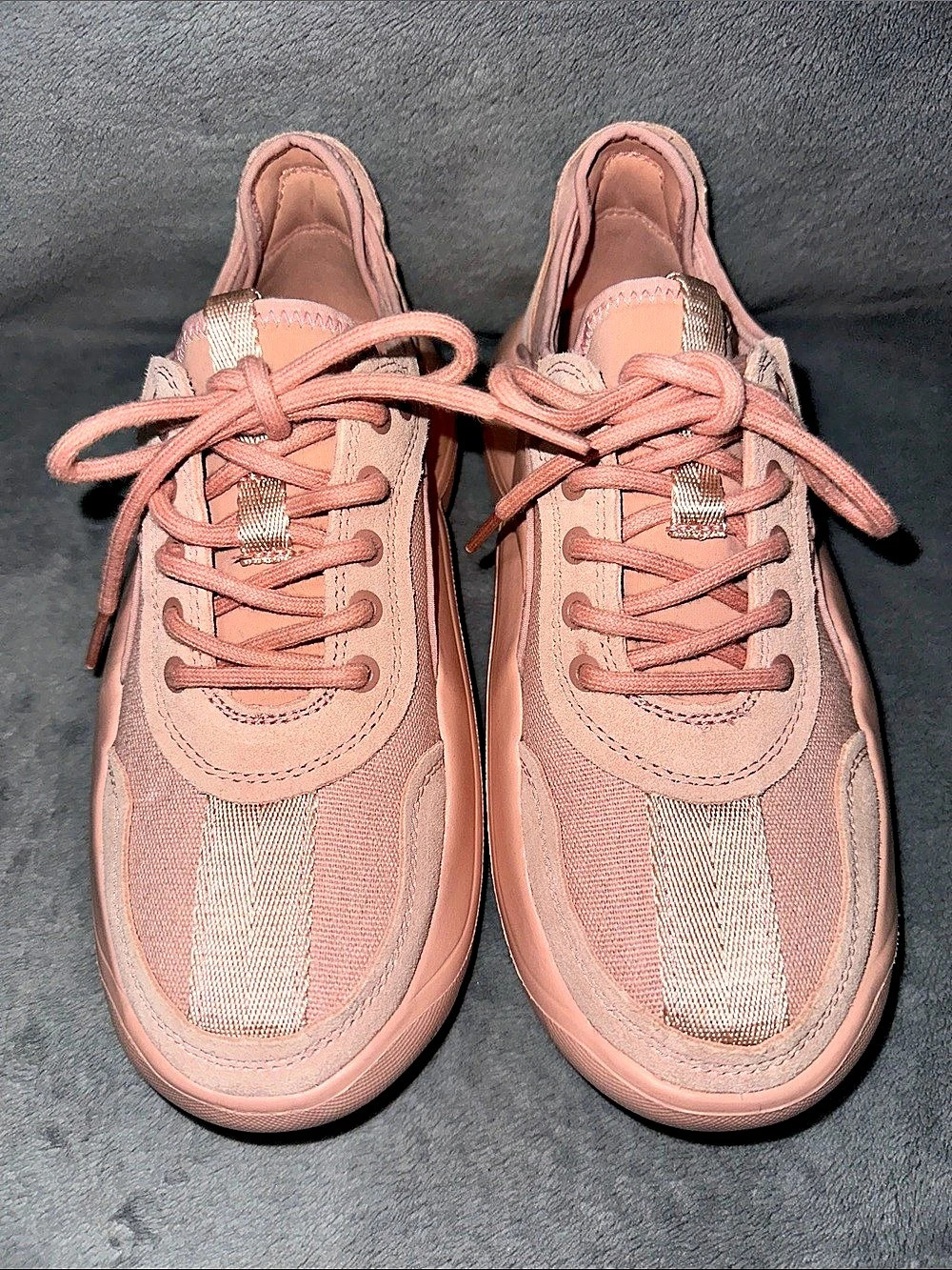Women’s UGG LA Cloud Low Sneakers - Soft Pink - Size US 6.5